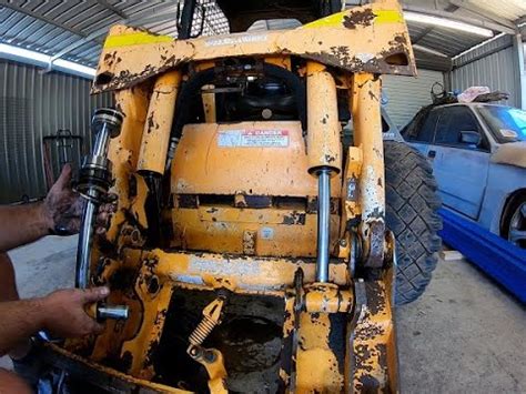 mustang skid steer model 2040 hydraulic fluid change|mustang 2040 hydraulic cylinder repair.